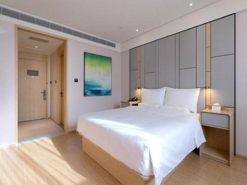 Una cama o camas en una habitación de Starway Hotel Changchun Railway Station