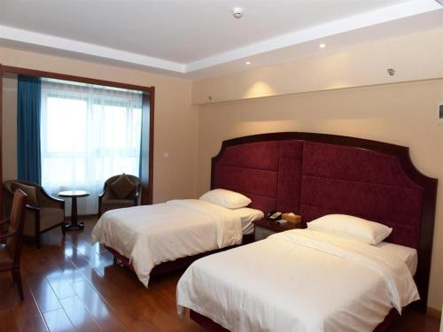 Łóżko lub łóżka w pokoju w obiekcie Starway Hotel Ha'Erbin Convention And Exhibition Center