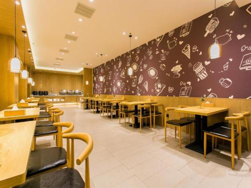 Restauracja lub miejsce do jedzenia w obiekcie Hanting Premium Hotel Xi'An Bell Tower Bei Street