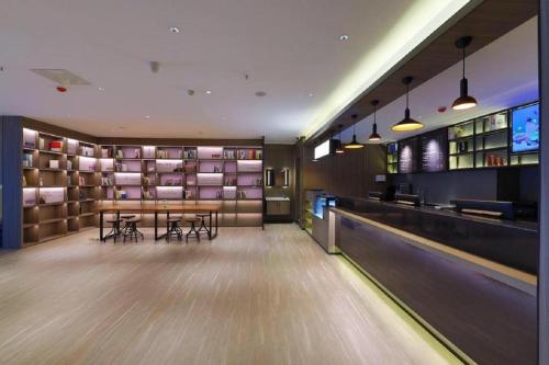 Vestibils vai reģistratūra naktsmītnē Hanting Hotel Qingdao Chengyang Wanda Plaza 1St Branch