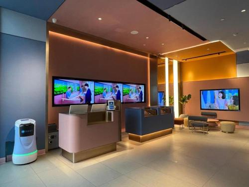 A television and/or entertainment centre at Hanting Hotel Beijing Dongzhimen