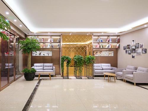 Vestibiulis arba registratūra apgyvendinimo įstaigoje Hanting Premium Hotel Hangzhou Jiubao Passenger Transport Center