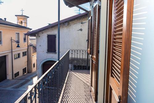 Balkoni atau teres di Casa Vacanza al Vecchio Ponte