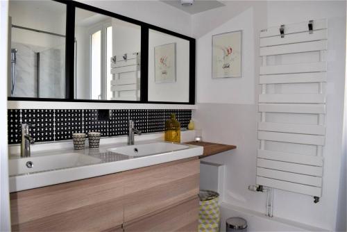 Koupelna v ubytování Superbe maison 4 étoiles pour 8 pers avec piscine sur le port de PERROS-GUIREC - Réf 873