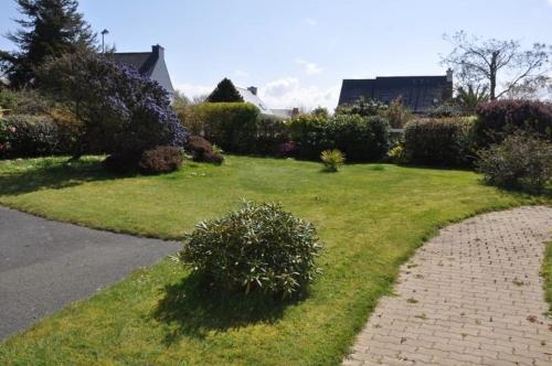 Taman di luar Maison VUE SUR MER avec jardin clos à PERROS-GUIREC - Réf 842