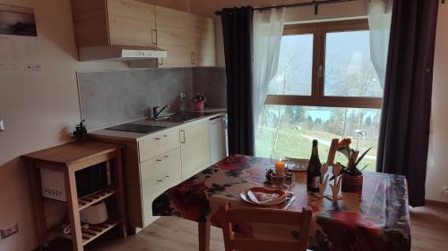 a small kitchen with a table and a window at Ai Monti in Barcis