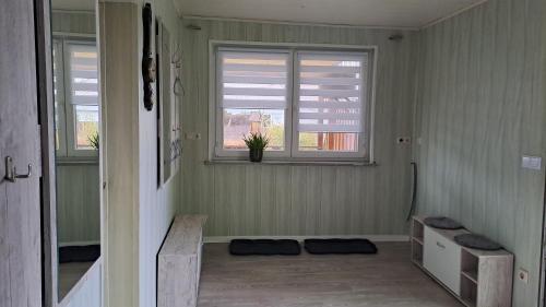 a room with a window and a dog bed in it at Ferienhaus „Zum alten Fröhlich“ in Dresden