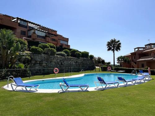 Der Swimmingpool an oder in der Nähe von Beautiful apartment,3 min drive from the beach