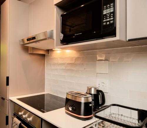 Dapur atau dapur kecil di BlackBrick Bedfordview ApartHotel