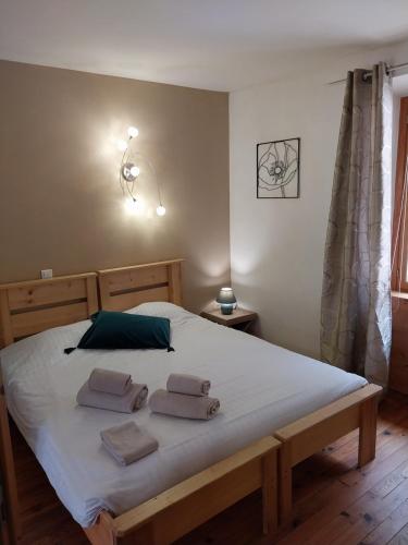 Katil atau katil-katil dalam bilik di Auberge de Portout