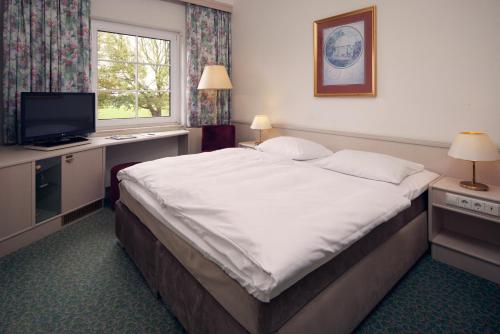 Postel nebo postele na pokoji v ubytování Van der Valk Landhotel Spornitz