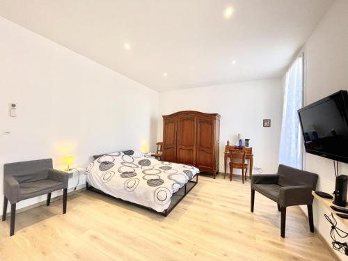 Woody old town appartement by Welcome to Cannes