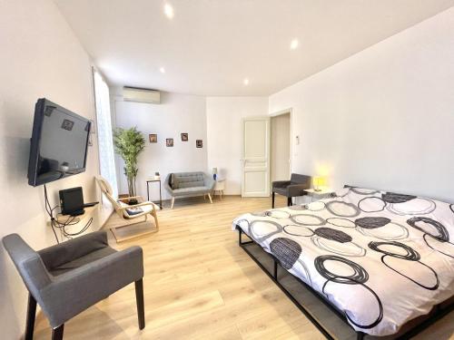 Woody old town appartement by Welcome to Cannes
