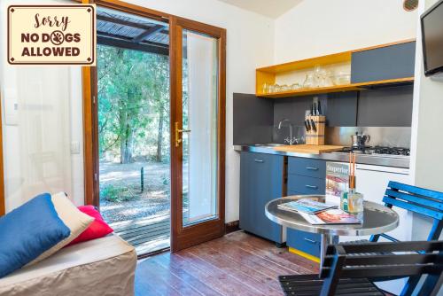 a small kitchen with a table in a room at Camping Village Rocchette in Castiglione della Pescaia