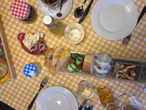 Comida en el departamento o alrededores