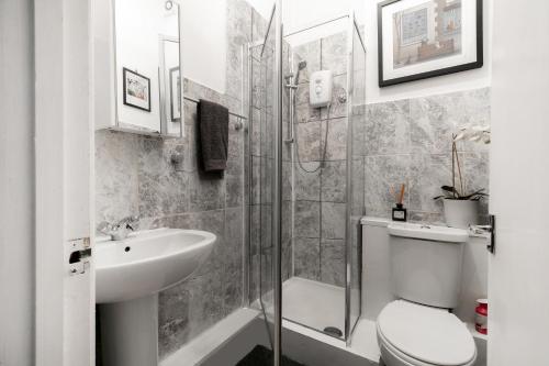 a bathroom with a toilet and a sink at Arty Escape in Central London - Zone 2 in London