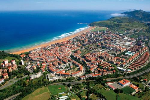 an aerial view of a city and the beach at Kareharri Piso en Casco Viejo de Zarautz in Zarautz