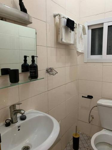 a bathroom with a sink and a toilet at Le bien être in Libreville