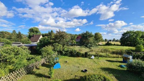 Κήπος έξω από το Haus 5 Elemente- Fewo Raum mit Terrasse, Bio-Kamin und 2 Schlafzimmer