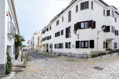 Ocean Breeze - T1 Apartment in Cascais by Lisbeyond