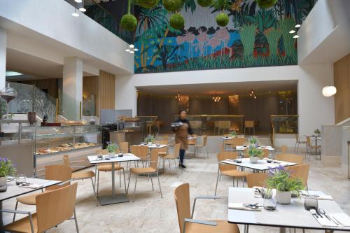 Restaurace v ubytování Pullman Kinshasa Grand Hotel
