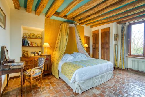 Afbeelding uit fotogalerij van La Fauconnerie Du Roy in Montainville