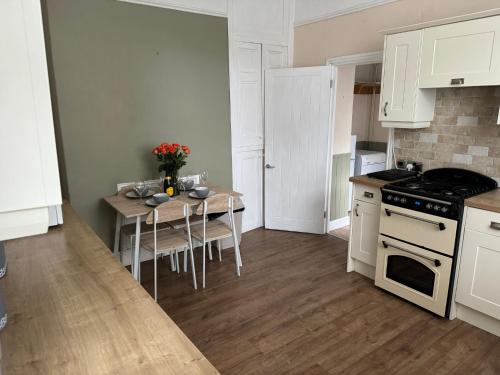 Una cocina o zona de cocina en Ennerdale Edge - 4 Bedrooms - Sleeps 8