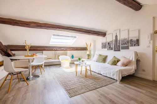 Photo de la galerie de l'établissement Le Cocoon, Beau T2 Sous les Toits, Centre Ville, à Montpellier
