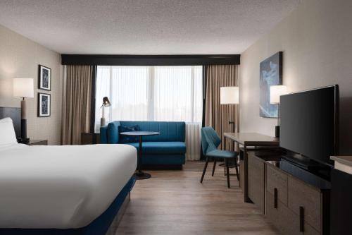 a hotel room with a bed and a television at DoubleTree By Hilton Baltimore North Pikesville in Pikesville
