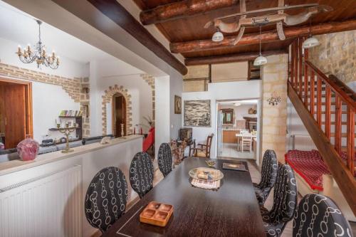 a kitchen and dining room with a table and chairs at Villa Hidden Gem Crete in Pangalochori