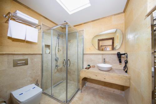 a bathroom with a shower and a toilet and a sink at Breeze Of Cappadocia in Uchisar