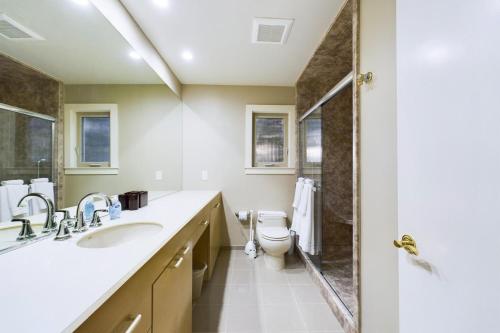 a bathroom with a toilet and a sink at San Jose 2br w driveway balcony nr Bart SFO-1619 in San Jose