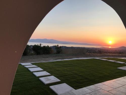 a view of the sunset through an archway at VAGIANOU THEA bianco in Vívlos