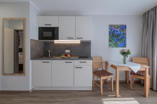 Η κουζίνα ή μικρή κουζίνα στο Gästehaus Köpf