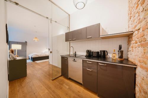Homely Berlin - Super Modern, City Center, Rosenthalerplatz photo 17