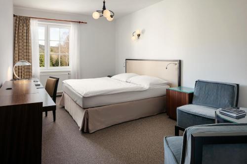 Postel nebo postele na pokoji v ubytování Hotel Adršpach