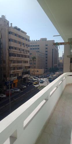 Blick auf die Skyline der Stadt von einem Gebäude in der Unterkunft Homex RT in Alexandria