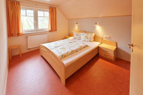 a bedroom with a large bed and a window at Ferienweingut Ulrich Göbel in Ernst