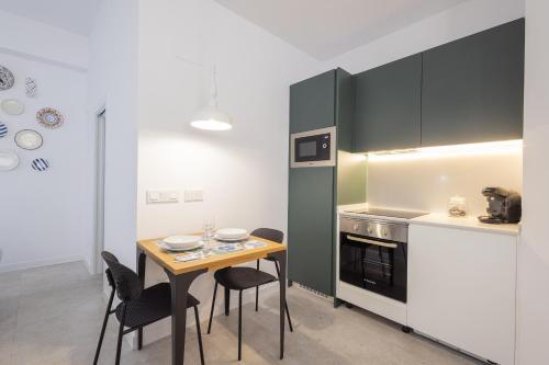CASA FLORIT - Ceramic Homes - 4 Guest - AC WiFi - Near Sorolla Train Station