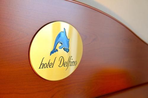 a close up of a hotel deluxe logo on a table at Hotel Delfino in Caorle