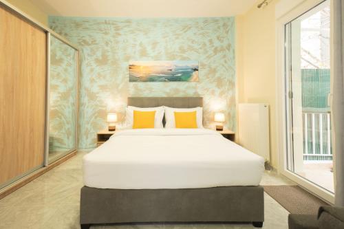 F & B Collection - Flat for 3