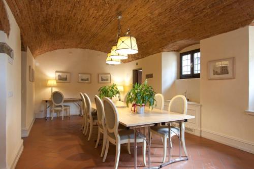 a dining room with a table and chairs at Serristori Palace Residence in Florence