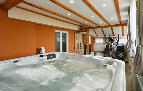 Fotografie z fotogalerie ubytování Stunning Home In Vinica Breg With Sauna v destinaci Gorušenjak