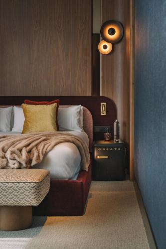 a bedroom with a bed and a table with a lamp at Hotel Pinar Plaza in Madrid