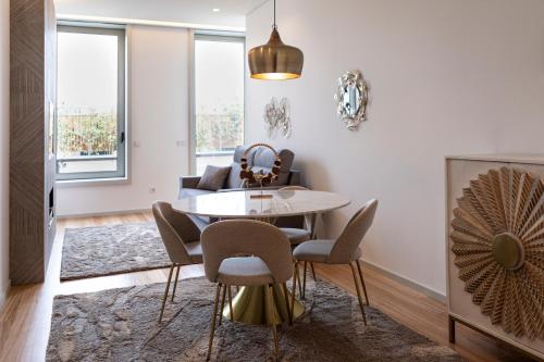 a dining room with a table and chairs at Porto Deluxe Palace in Porto