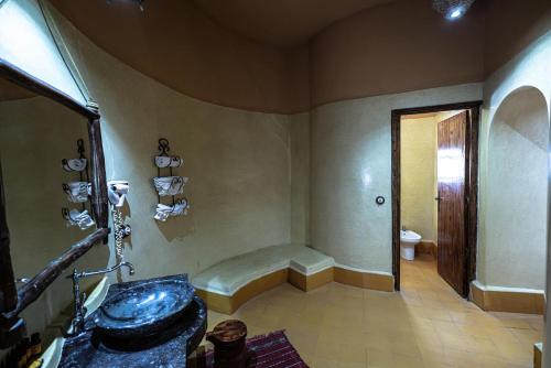 Koupelna v ubytování Kasbah Hotel Tombouctou