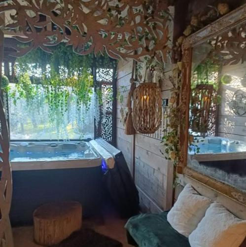 LOVE ROOM VAR SIANDAKI