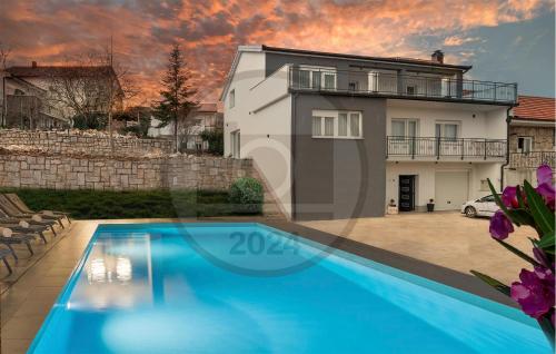 Amazing Home In Zmijavci With Kitchen