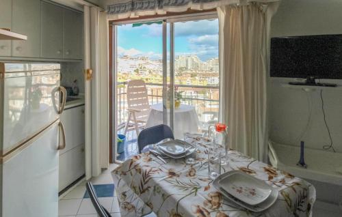 Η κουζίνα ή μικρή κουζίνα στο Beautiful Apartment In Benalmádena