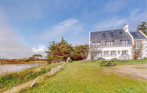 Amazing Apartment In Locmariaquer